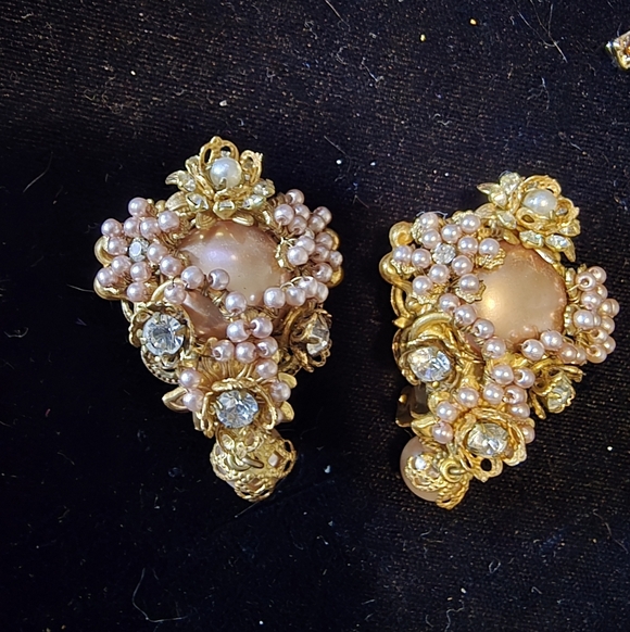 M&M Designs Florida Jewelry - Vintage M&M Designs Florida Filigree Cluster Clip-On Earrings